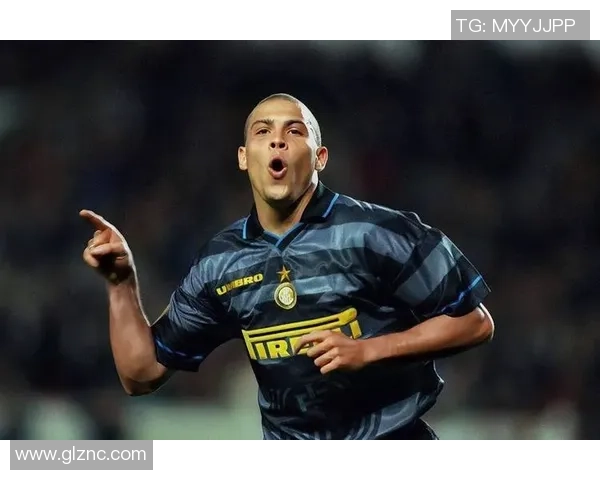 足球场上的传奇人物如何在没有带球的情况下创造精彩瞬间